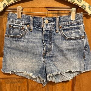 Levi’s Denim Cut Off Shorts/ Size 25